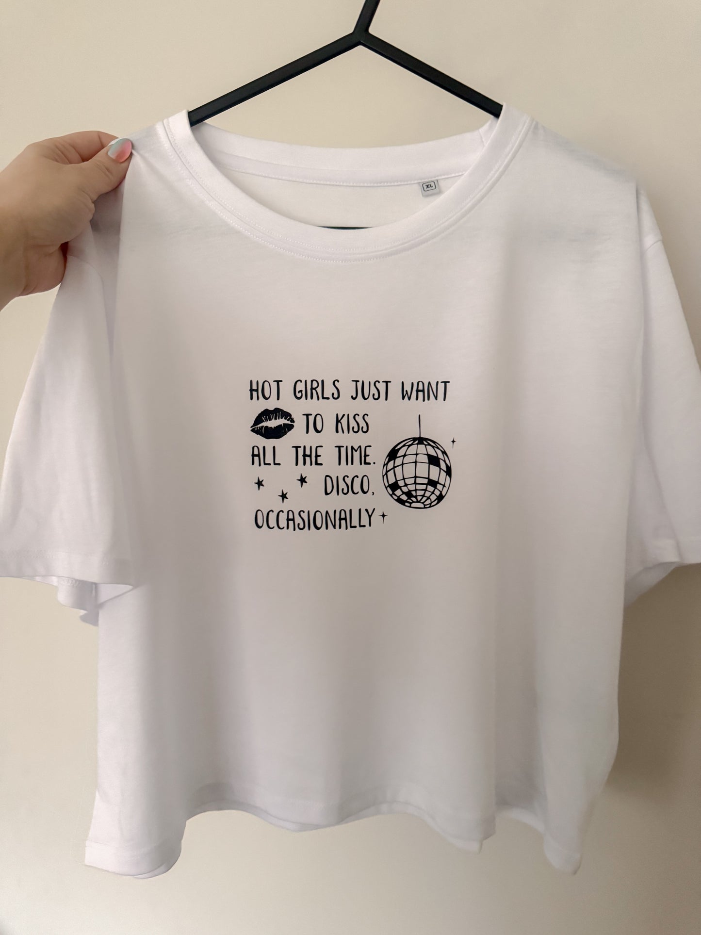 Harry Styles Hot Girls Just Want To Kiss All The Time, Disco Occasionally Baby Tee Crop Top - Concert outfit ideas