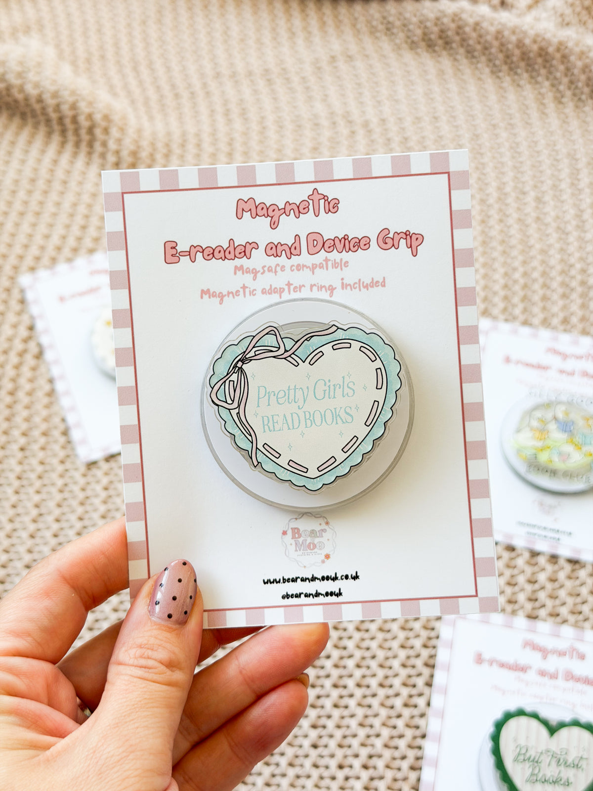 Magnetic E-Reader Kindle and Device Grip ✨ - Pretty Girls Read Books - MagSafe Compatible - Kindle E Reader Accessories